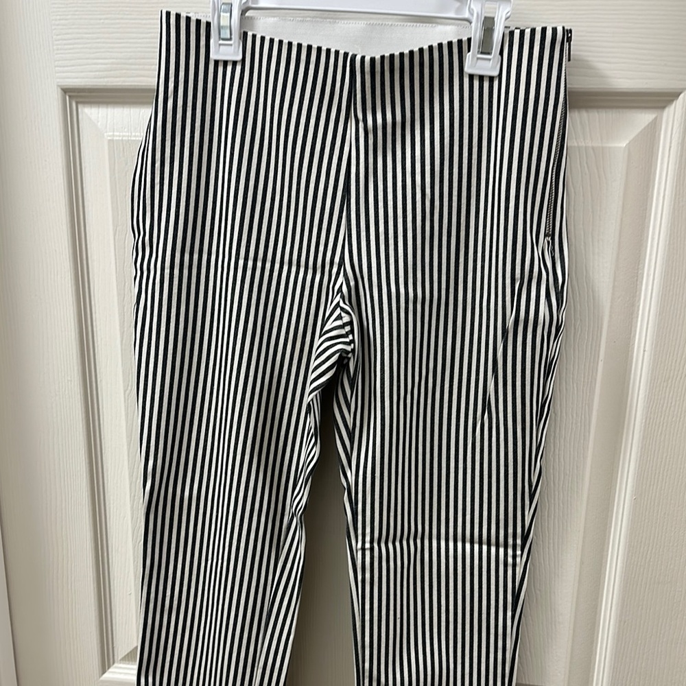 A New Day Black and White Striped Women’s Cropped Dress Pants